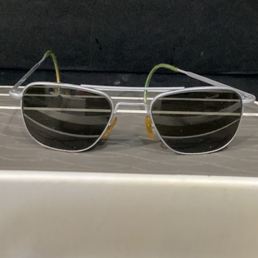Vintage Vietnam Era Original American Optical Aviator Pilot Sunglasses 6-1/2" AO